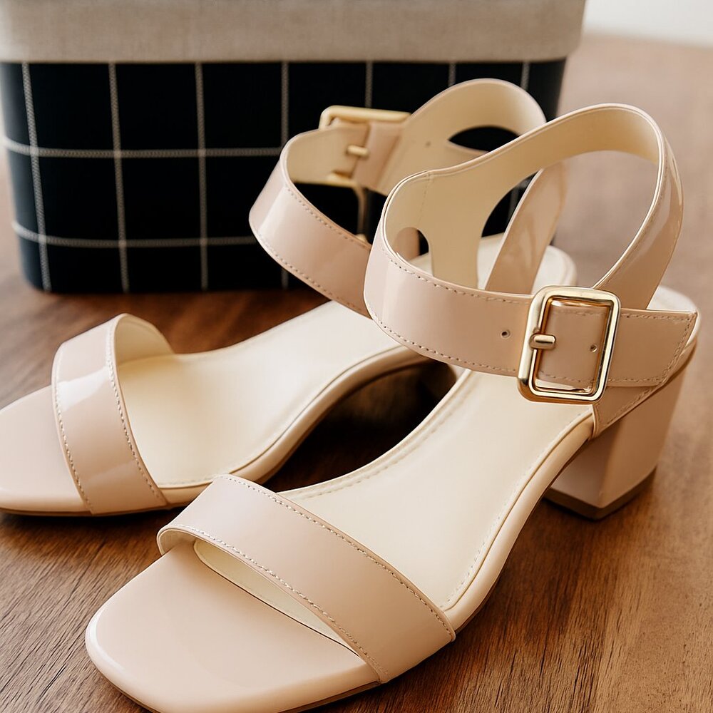 Liz Claiborne Nude Patent Leather Low Heel Sandals Size: Women’s 11